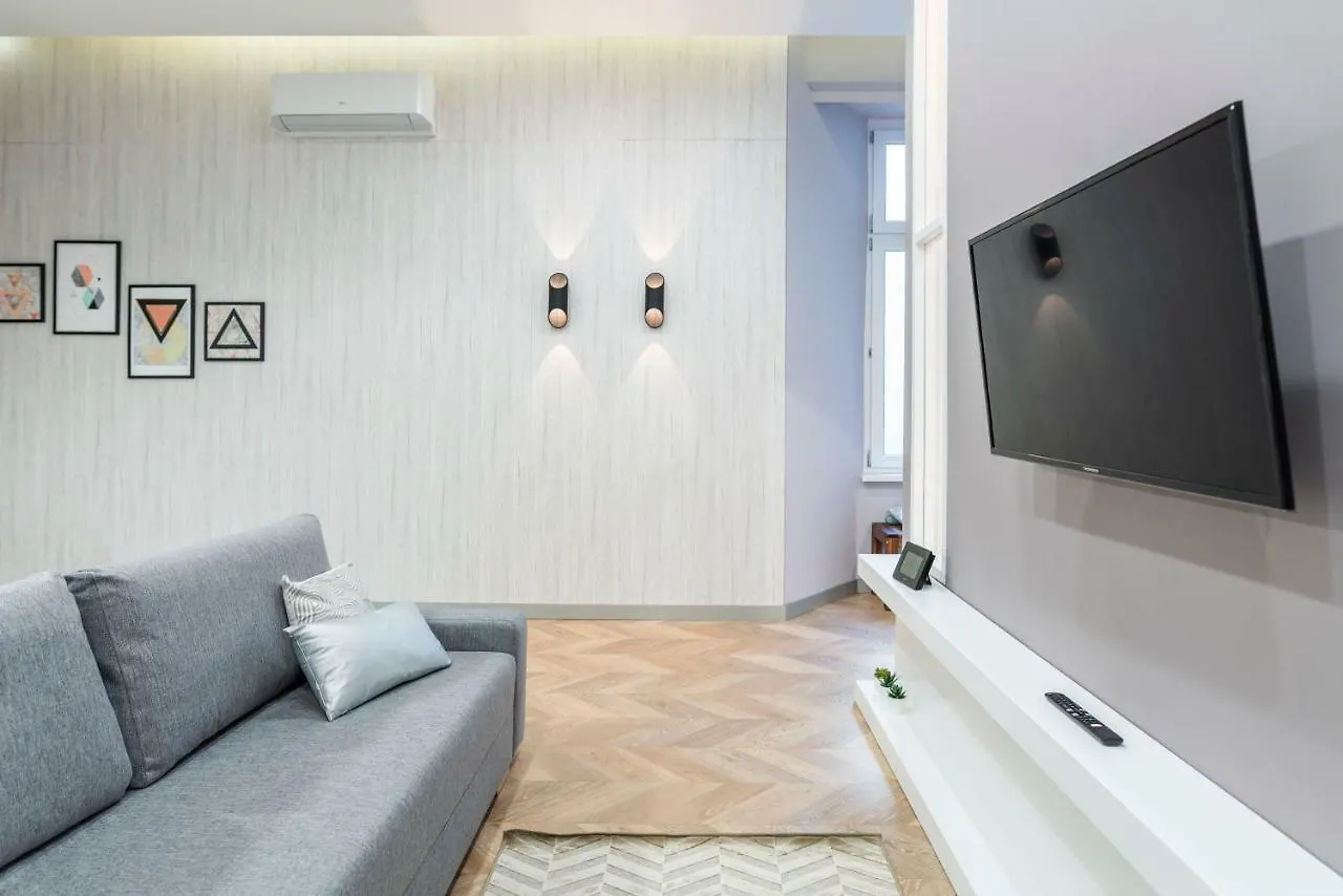 Modern 2 Bedroom Apartment With Free Airport Transfer Budapest